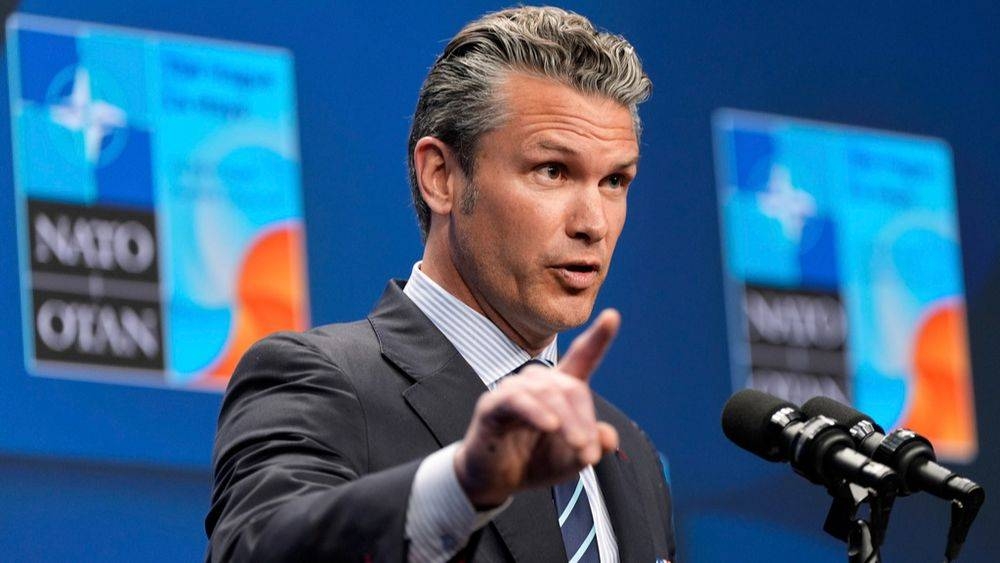 استقالة مستشار وزير الدفاع الأمريكي: الأسباب والتداعيات