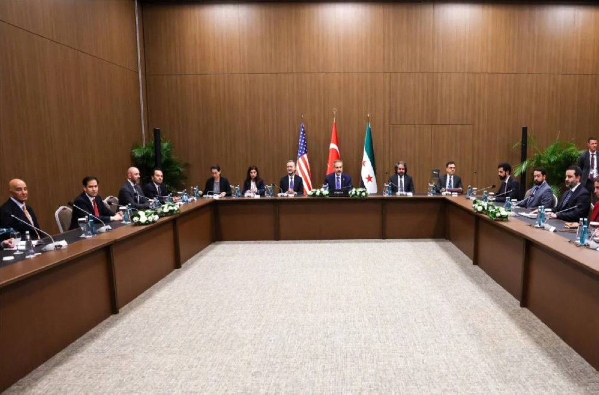 تداعيات رفع العقوبات عن دمشق: نقاشات أمريكا مع تركيا والعراق