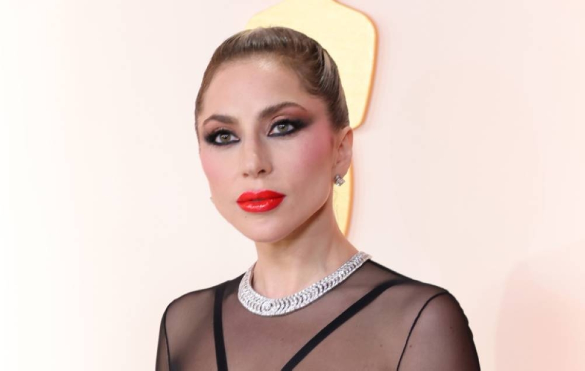 ليدي غاغا تحول سقوطها إلى عرض أسطوري مبهر