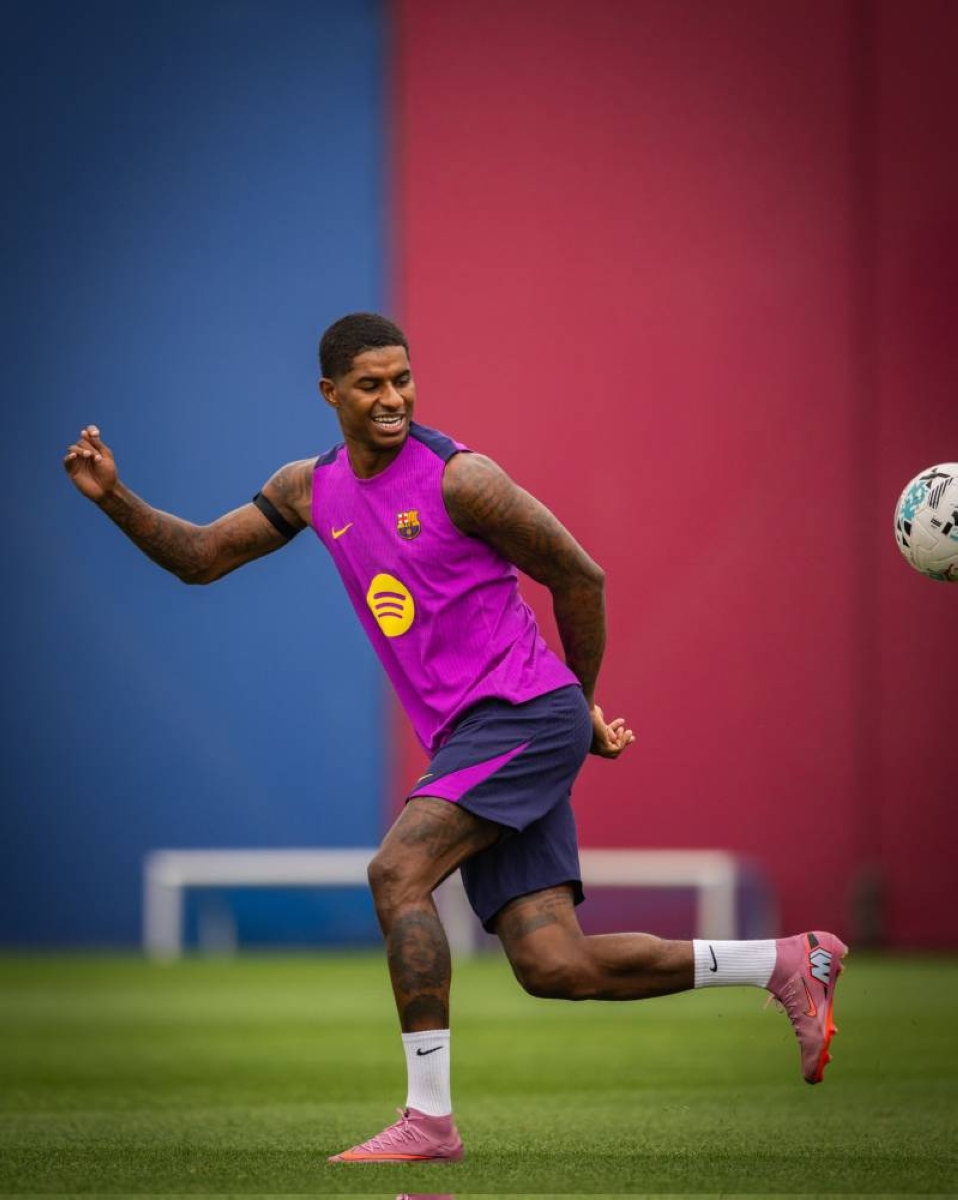 برشلونة يسافر لليابان بعد حل مشكلات التنظيم