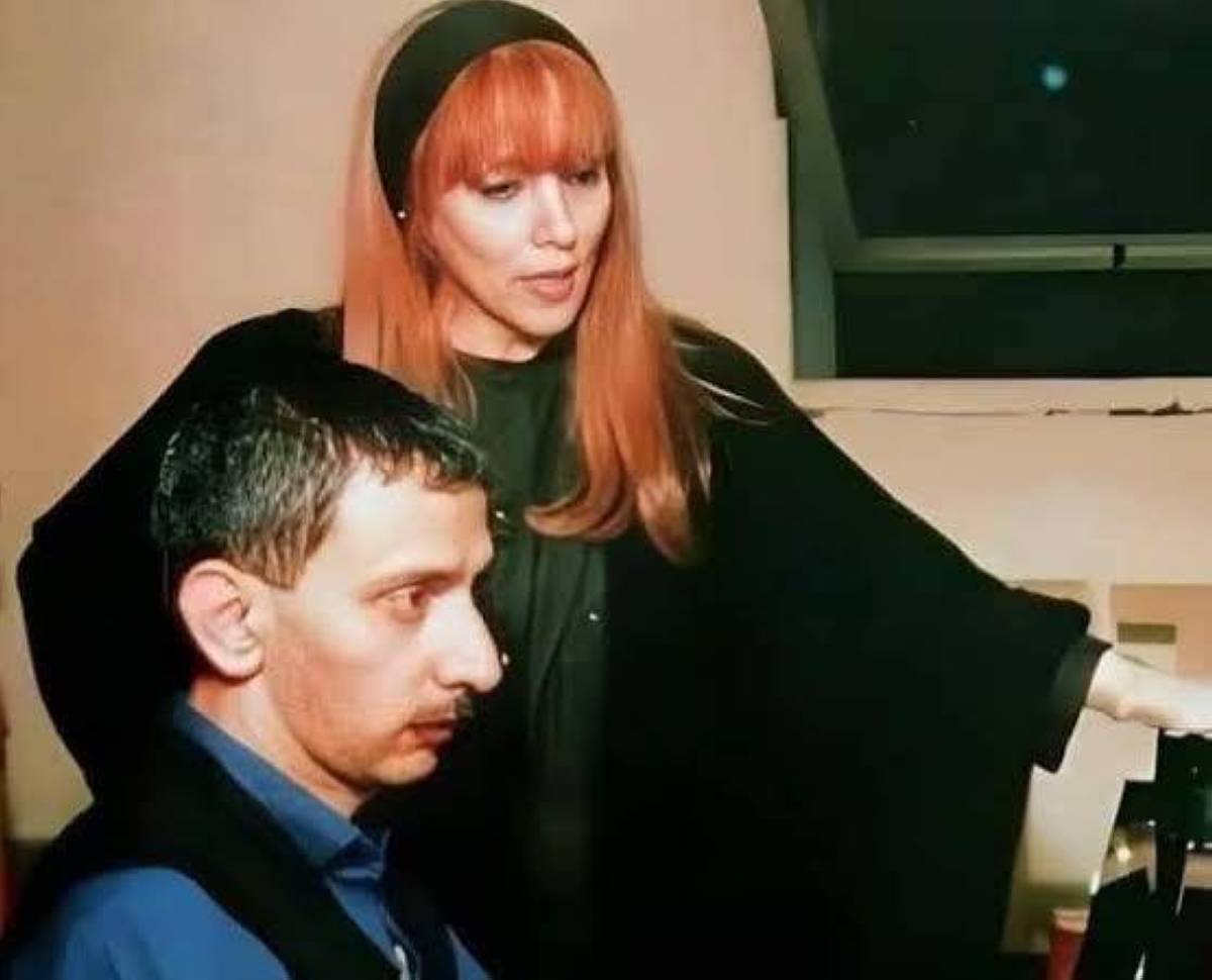 فيروز تنهار بعد وفاة زياد الرحباني والأطباء يتدخلون