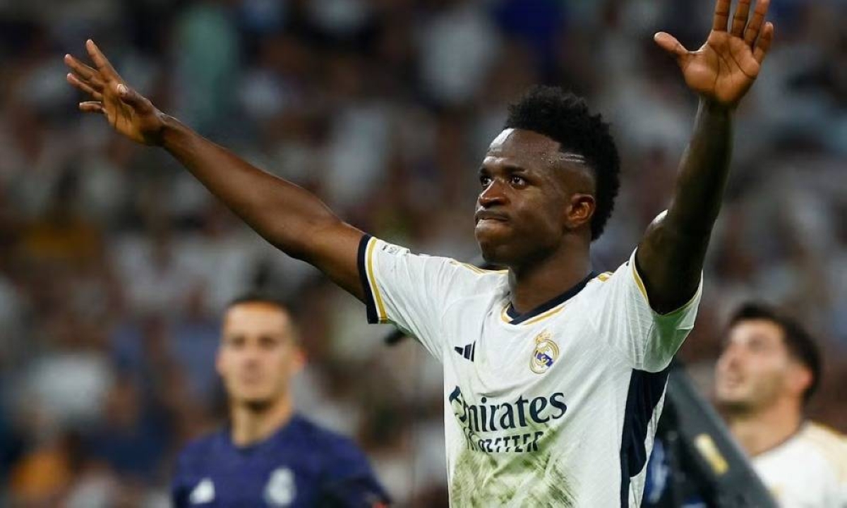 ريال مدريد يدرس بيع فينيسيوس وسط ترقب جماهير الأهلي