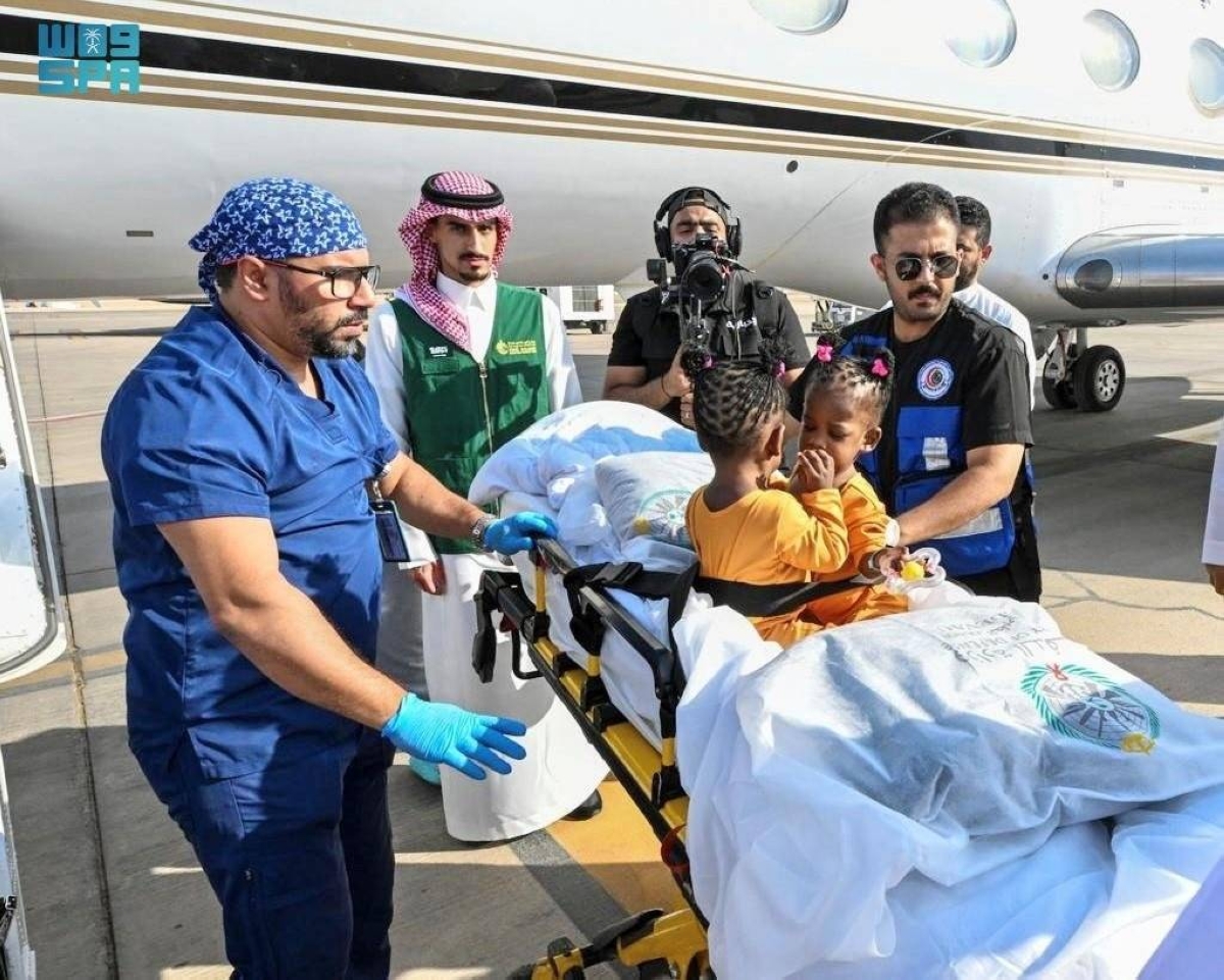 التوأم الملتصق الجامايكي يصل إلى الرياض للعلاج