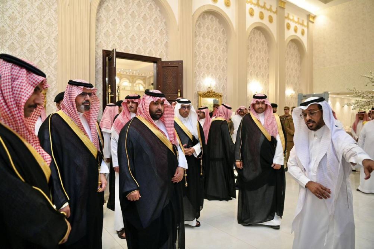 أمير جازان يستعرض مشروعات ضمد وصبيا التنموية مع الأهالي