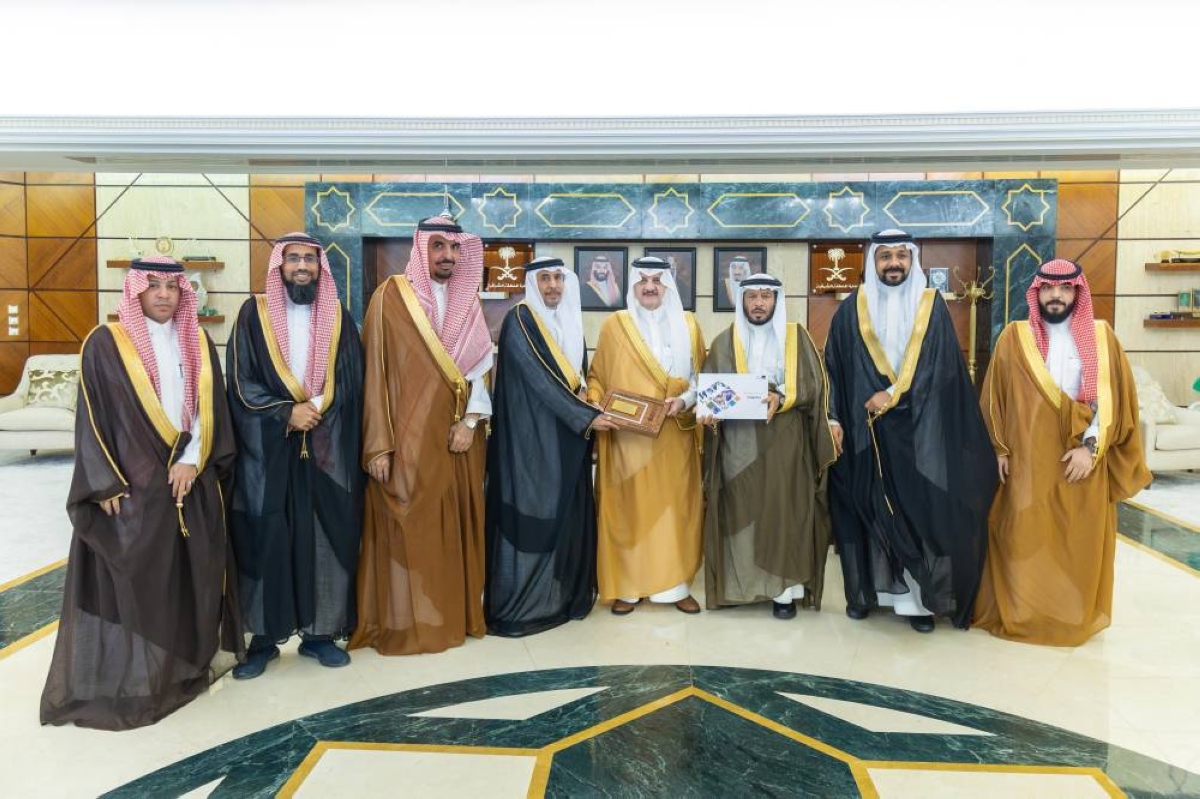أمير الشرقية يستعرض تقرير ملتقى معمار للإسكان التنموي