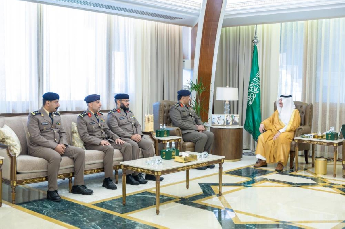 أمير الشرقية يكرّم ضباط الدفاع المدني المتميزين