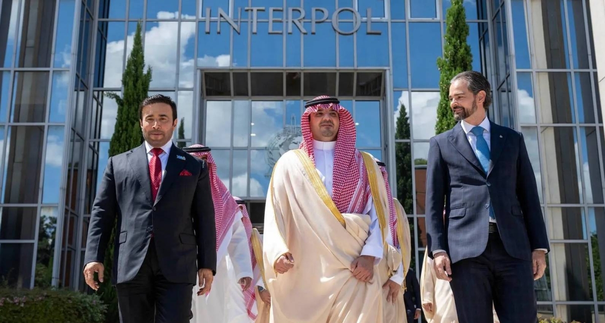 وزير الداخلية يلتقي قادة الإنتربول لتعزيز التعاون الدولي