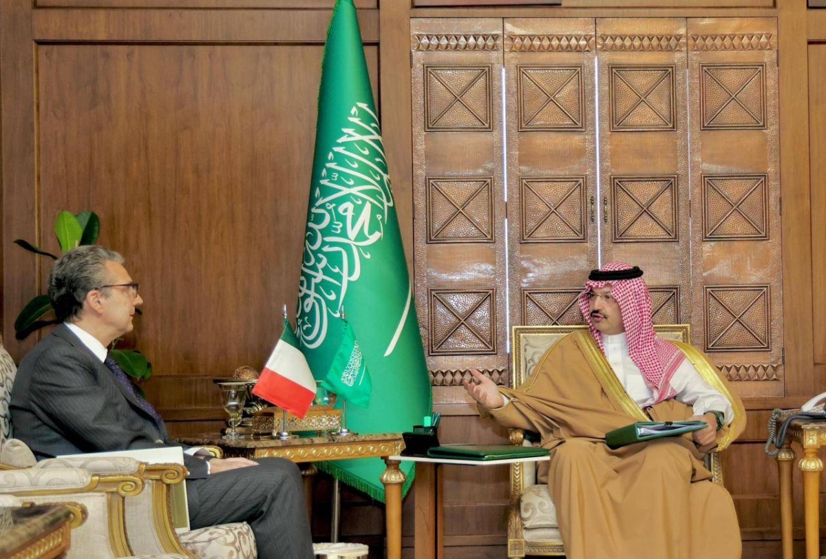 تعزيز التعاون بين أمير عسير وسفير إيطاليا في اجتماع مشترك