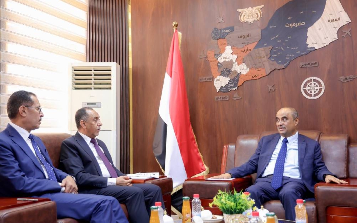 تعافي الريال اليمني: الحكومة تضبط أسعار السلع الغذائية