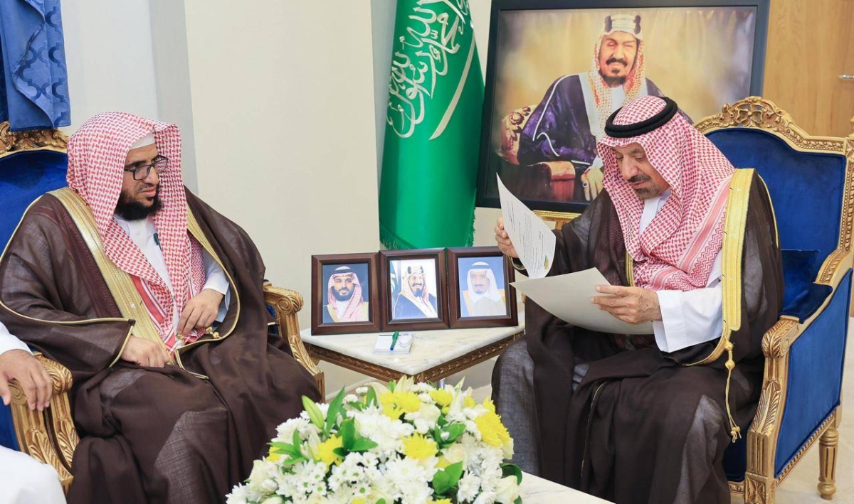 أمير نجران يستعرض التحول الرقمي بمحكمة الاستئناف