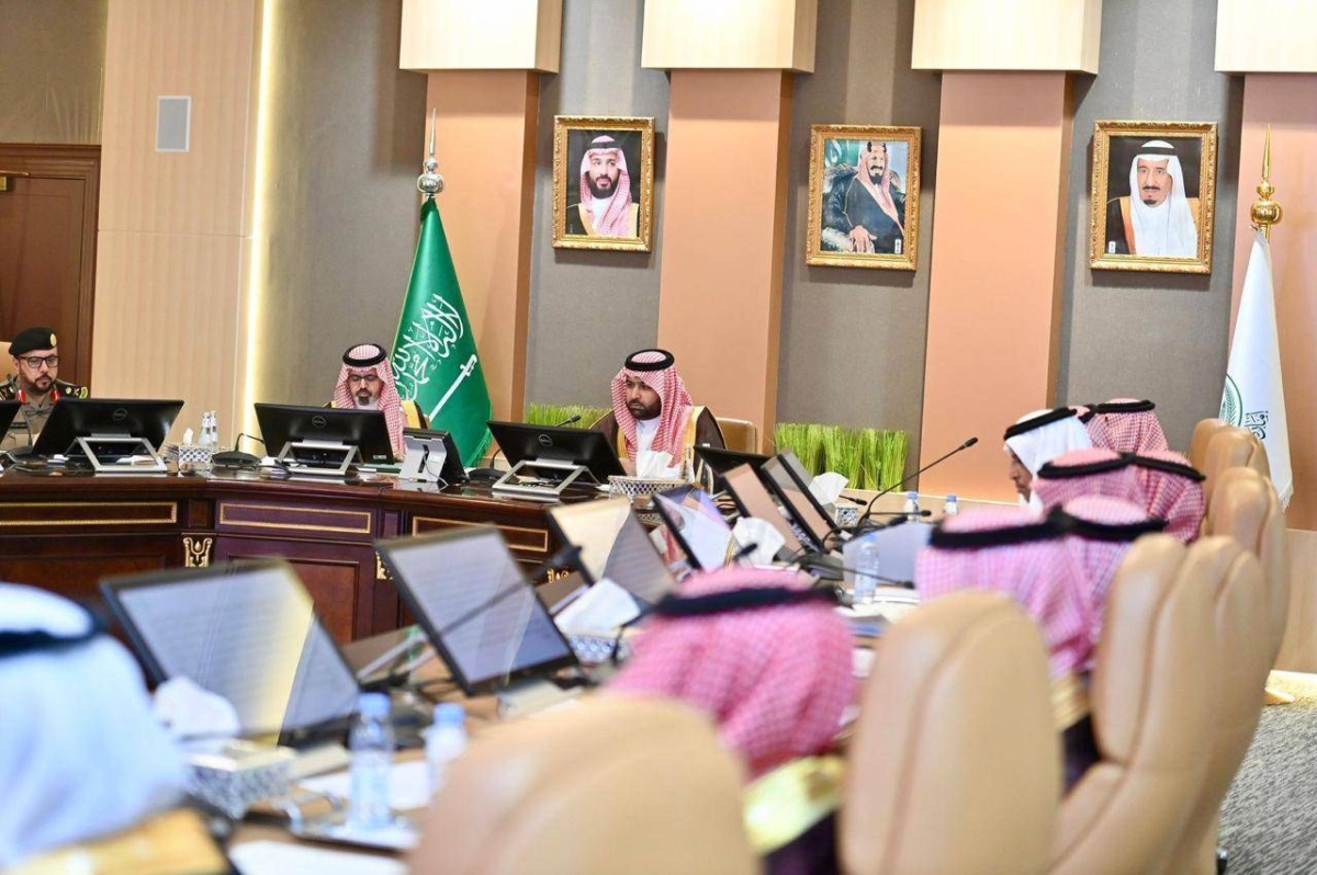 اجتماع لجنة الدفاع المدني بجازان للتحضير للأمطار