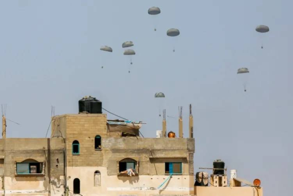 الاحتلال يستغل المساعدات الجوية لتجويع غزة