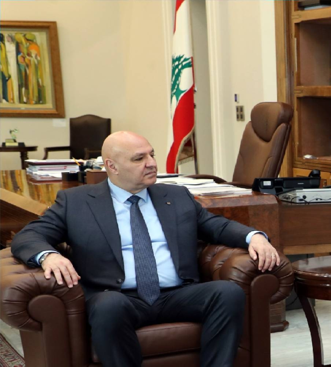 الرئيس اللبناني يؤكد حصر السلاح بيد الدولة فقط