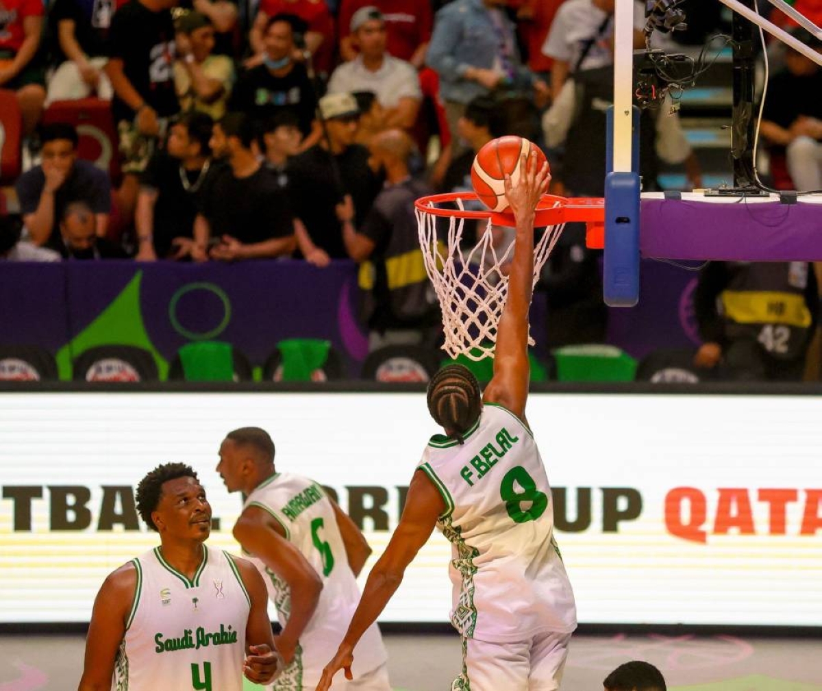 فوز صقور الأخضر على منتخب السلة الأردني في مباراة مثيرة