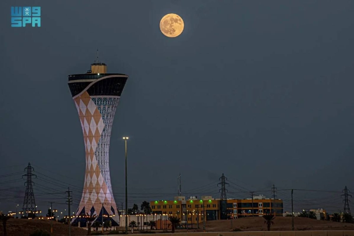 سماء المملكة: غياب البدر ورصد قمر سمك الحفش هذا الشهر