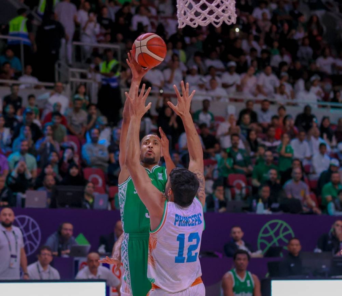 تأهل نجوم سلة السعودية للدور الثاني بفوز ساحق على الهند