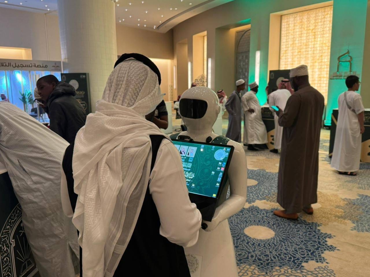 روبوتات تخدم زوار مسابقة الملك عبدالعزيز للقرآن الكريم