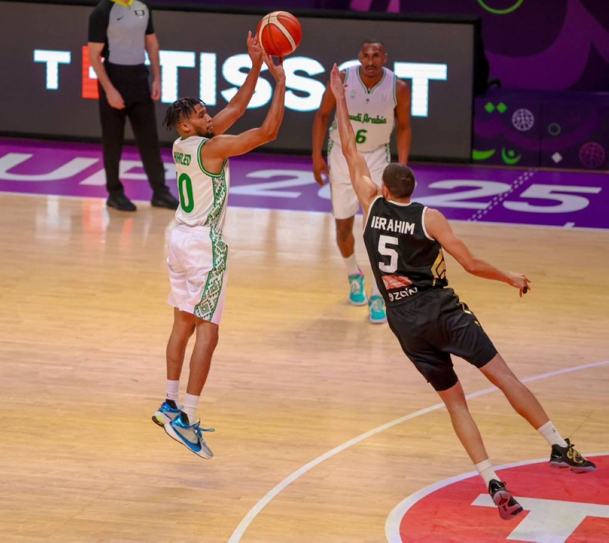 فخر خالد عبدالجبار بانطلاقة السعودية في كأس آسيا للسلة