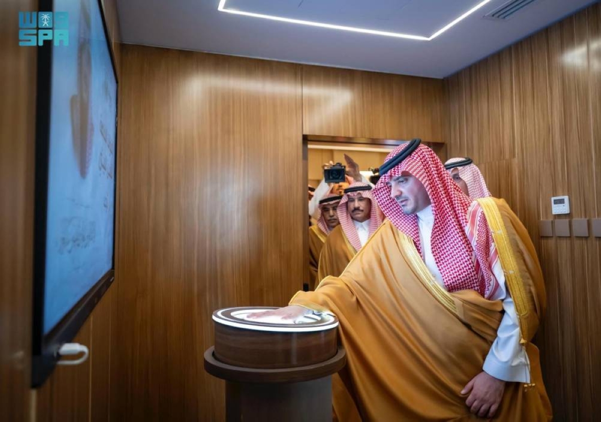 عبدالعزيز بن سعود يتفقد القوات الخاصة للأمن البيئي