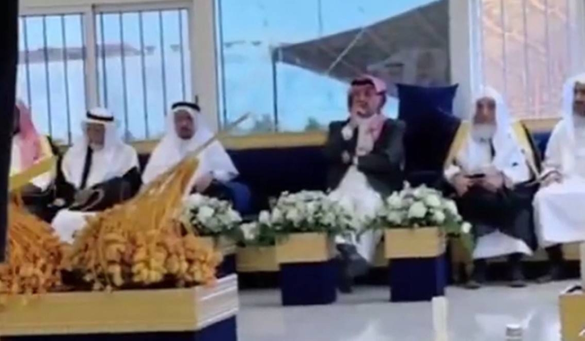 الأمير تركي بن طلال يطلب إعادة التلاوة في حفل عسير