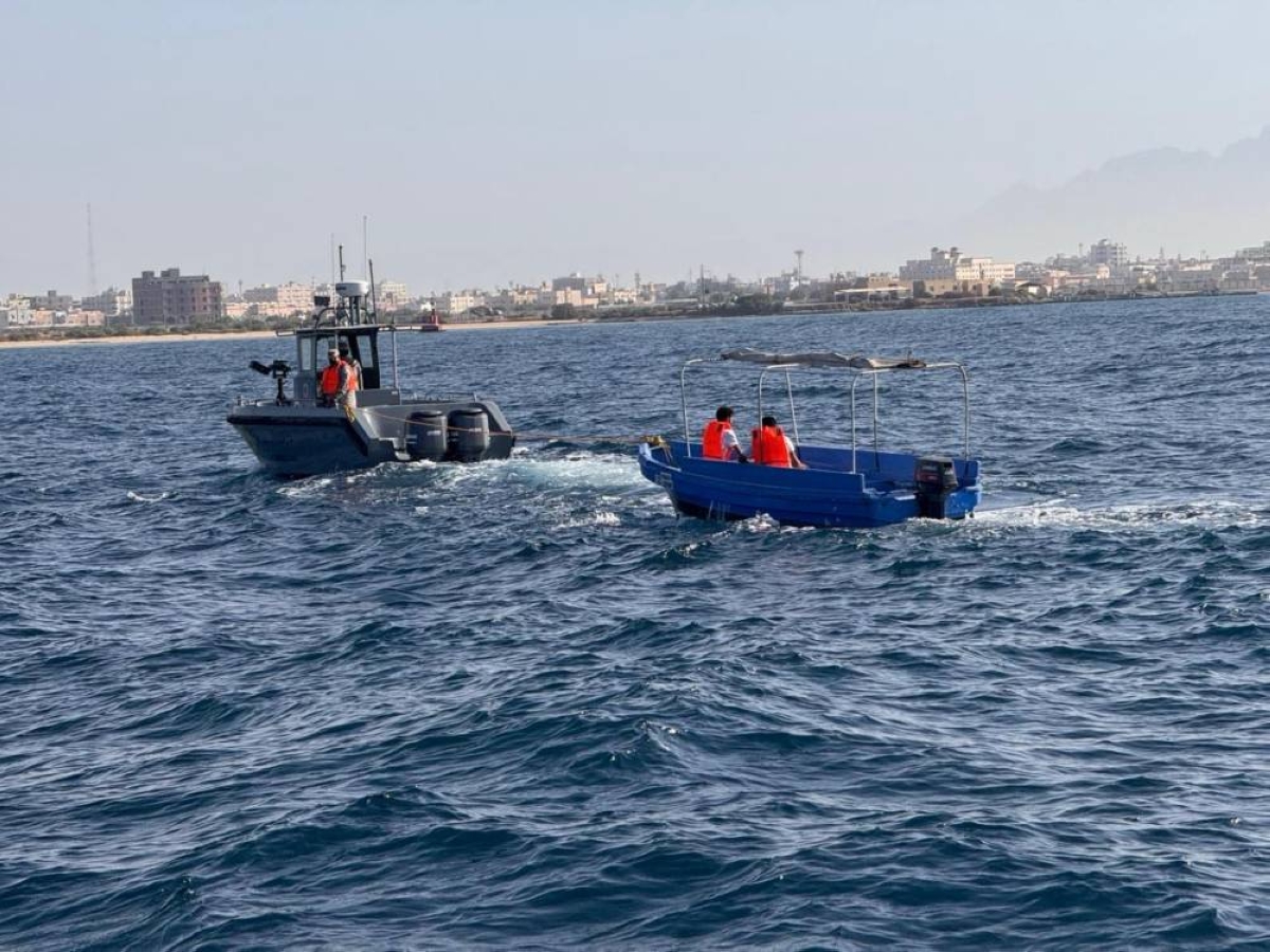 إنقاذ مواطنين تعطلت واسطتهما البحرية بالمدينة المنورة