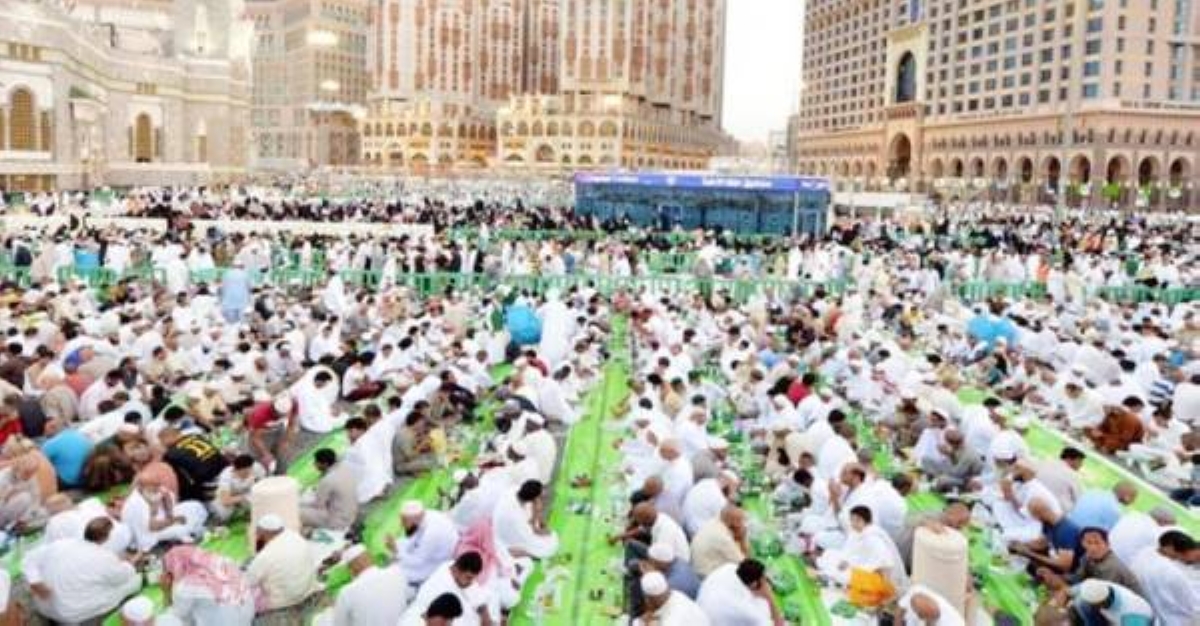 حظر الأنشطة الدعائية في موائد رمضان بالحرمين الشريفين