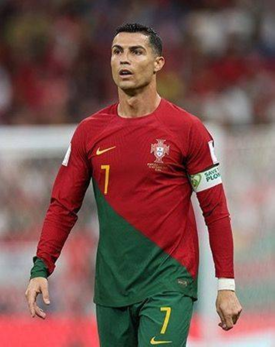 رونالدو يحتفل بمرور 22 عاماً مع منتخب البرتغال