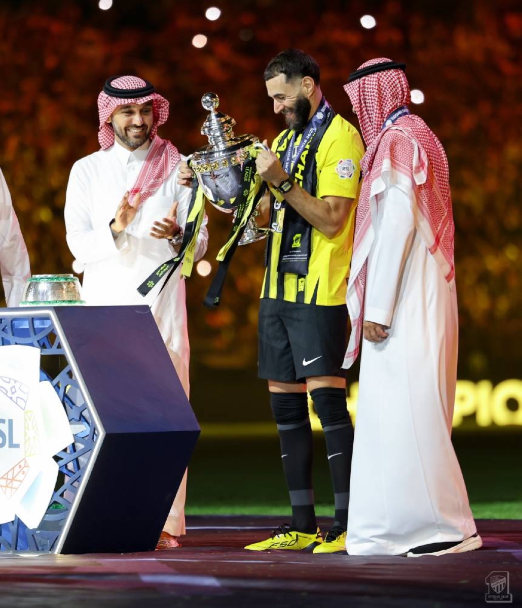 موقع تتويج الفائزين بجوائز دوري روشن للموسم الحالي