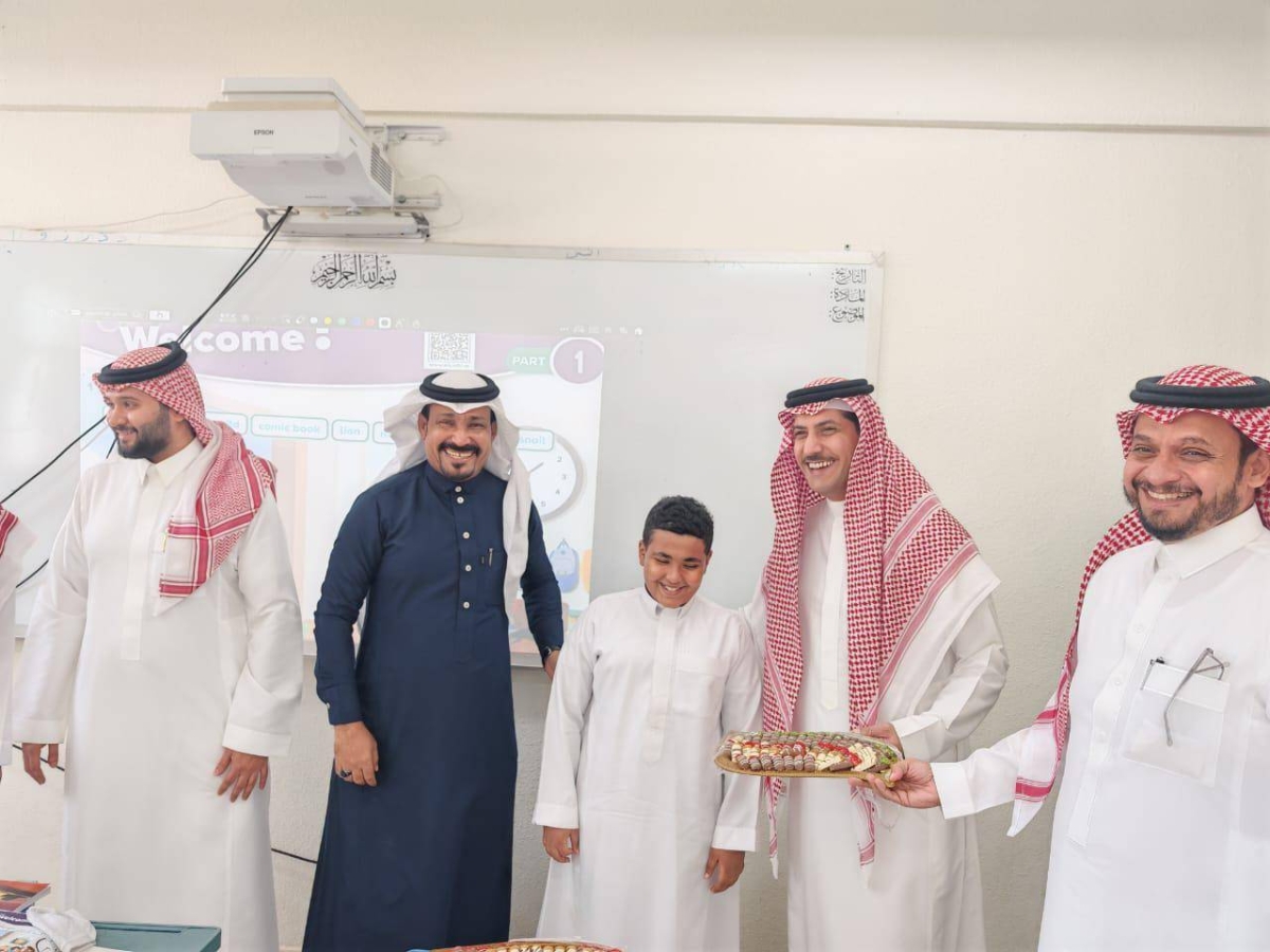 محافظ الحرث يشدد على التعاون مع المعلمين لتسهيل مهامهم