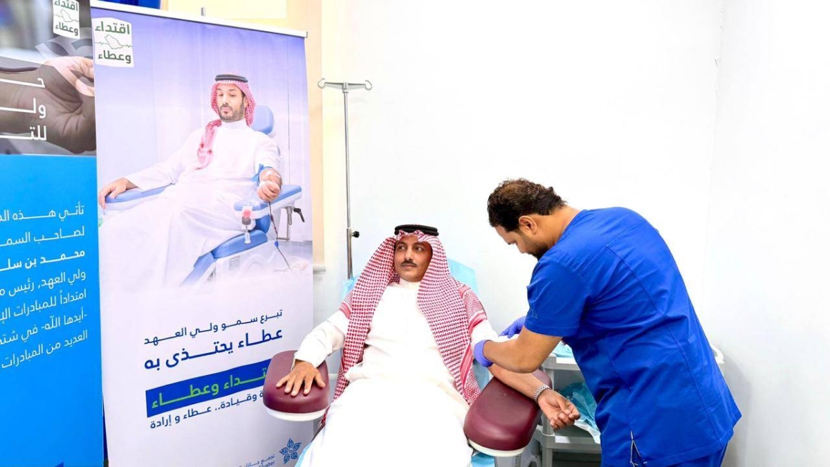 محافظ صامطة يدعم حملة ولي العهد للتبرع بالدم