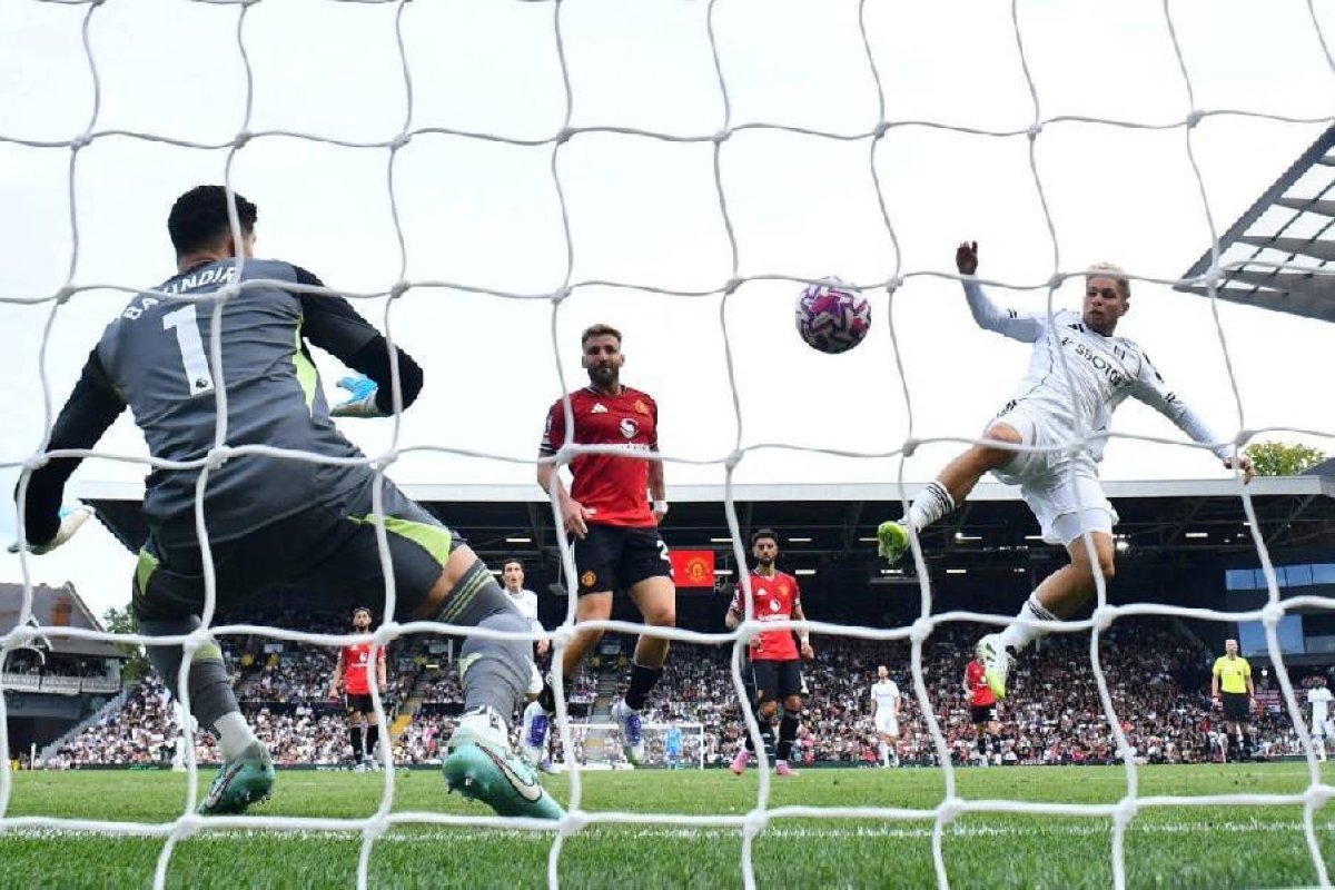 فولهام يعمق أزمة مانشستر يونايتد في الدوري الإنجليزي
