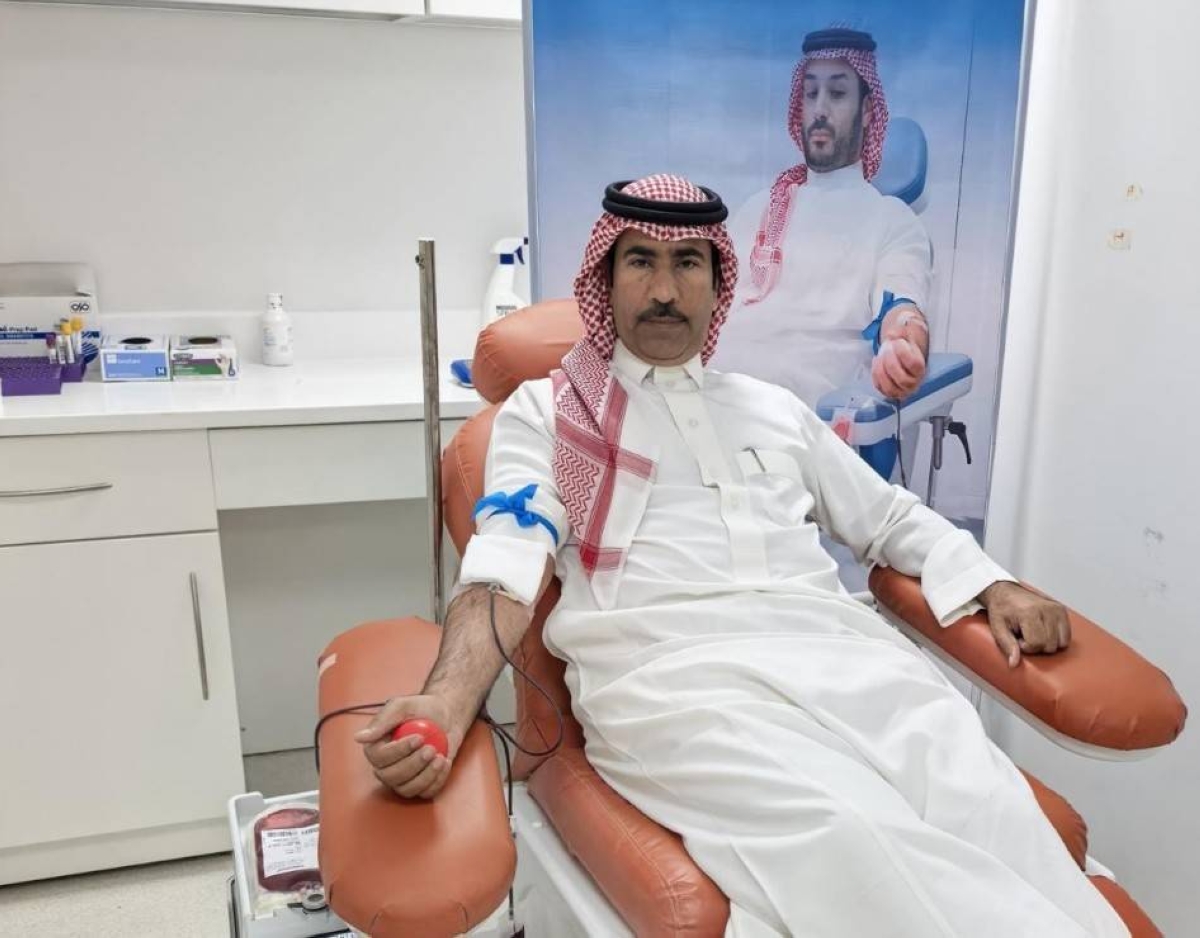 تبرع محافظ الطوال بالدم: دعم الحياة والمجتمع