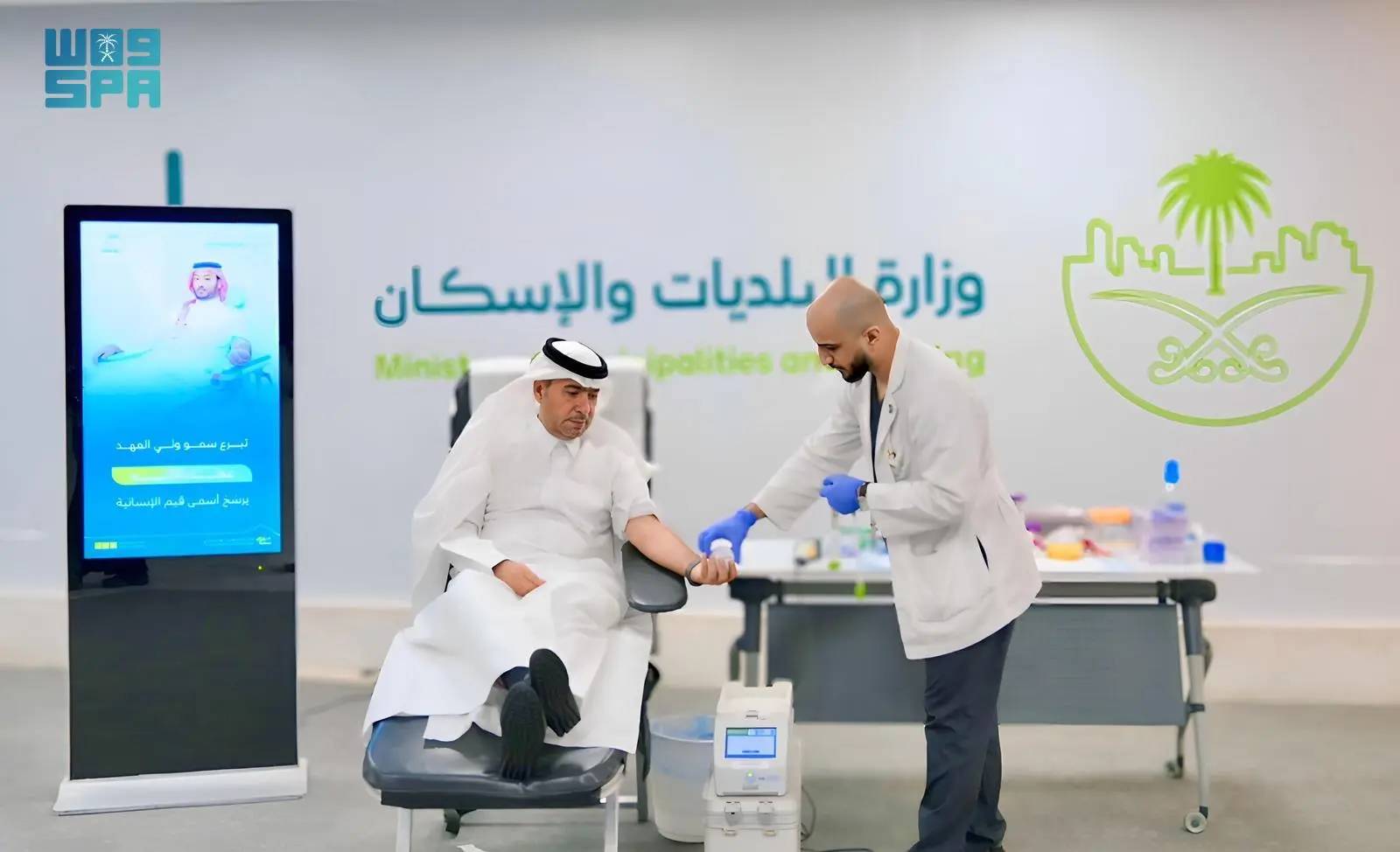 مشاركة الحقيل وقيادات البلديات في حملة التبرع بالدم
