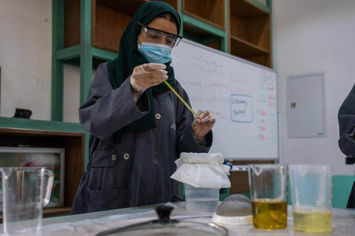 30 artisans in Taif empowered to produce 7,000 national products