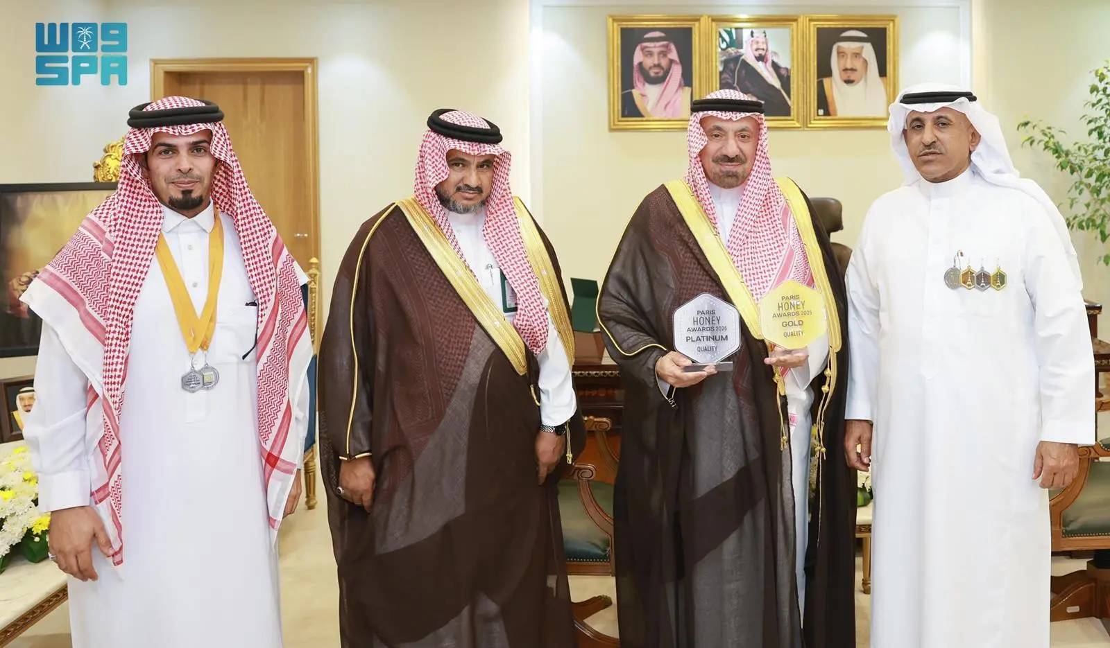 The Prince of Najran honors beekeepers who won awards in Paris and London