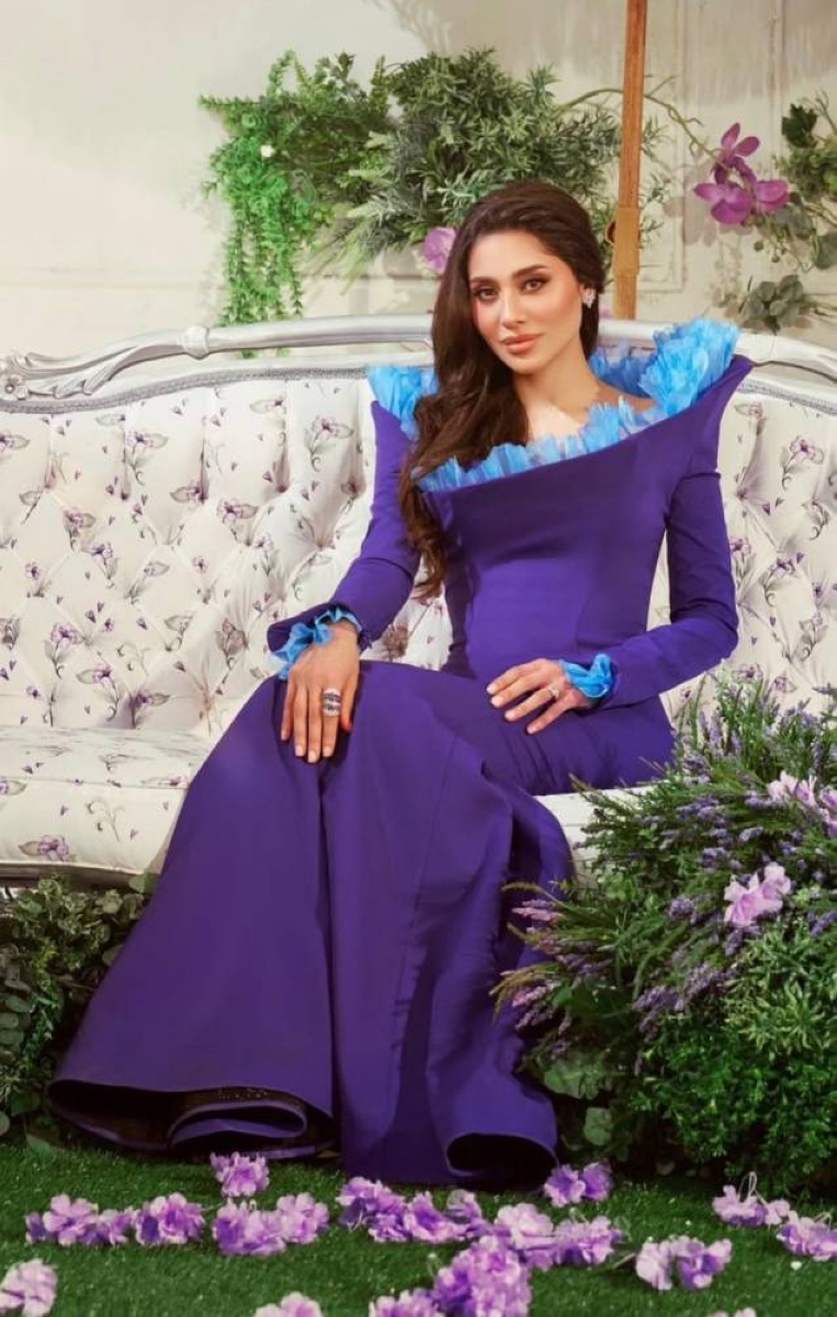 إلهام علي تتألق باللون البنفسجي في عيد ميلادها