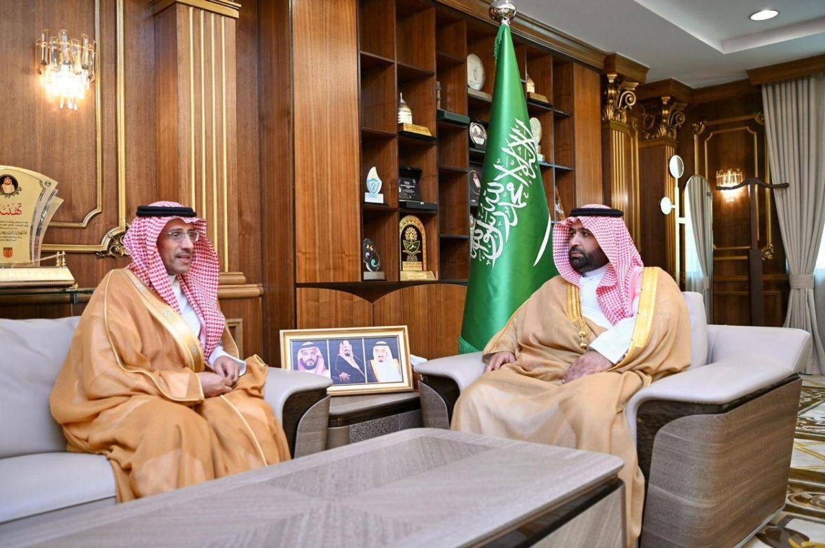 أمير جازان يتفقد الخدمات اللوجستية للطرق أثناء الأمطار