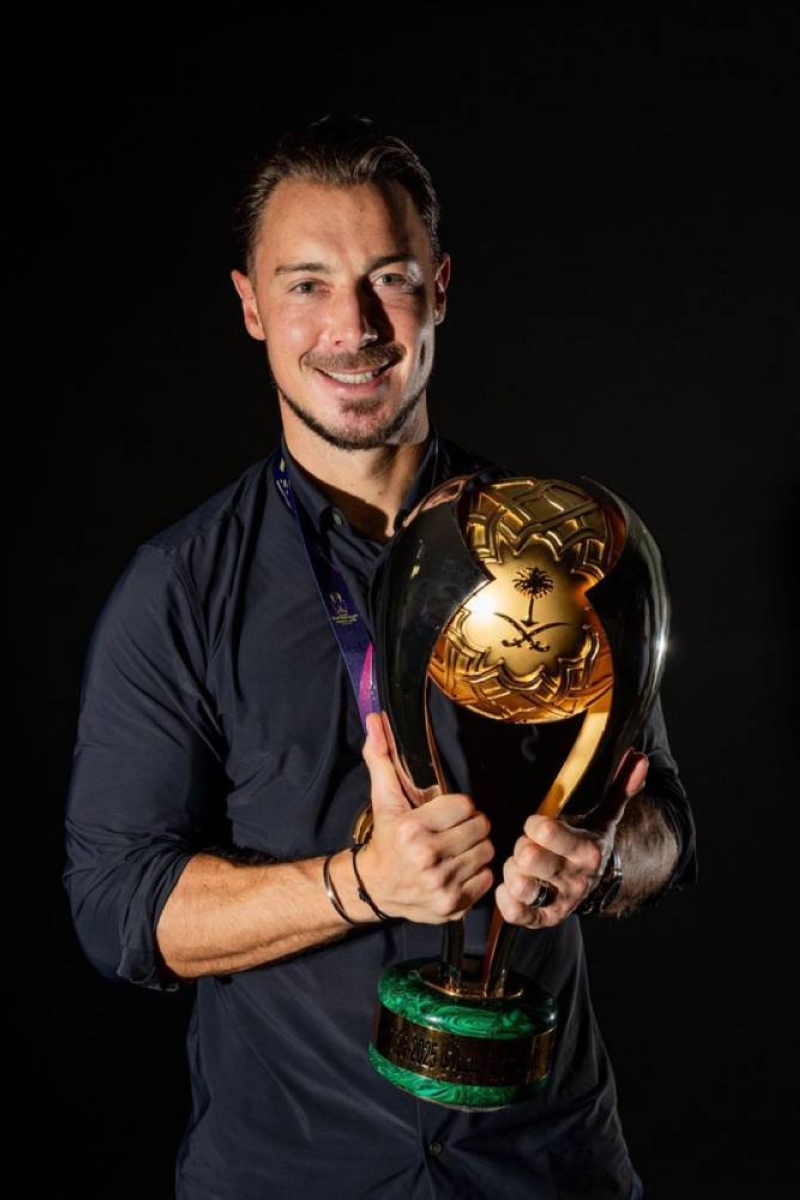 يايسله يقود الأهلي حتى 2027: استمرارية وتطور الفريق