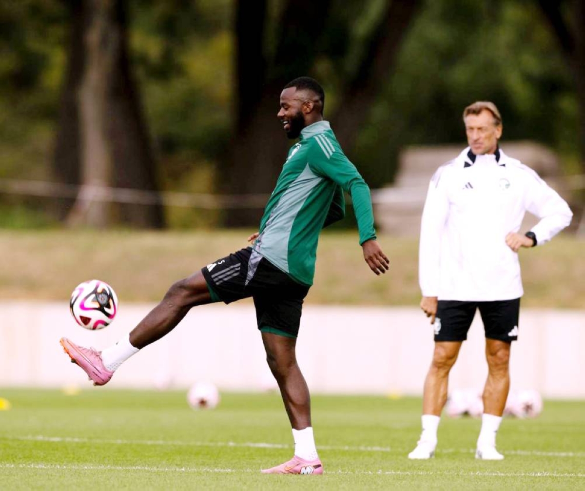 رينارد يختبر لاعبي المنتخب السعودي في مباراة مقدونيا الودية