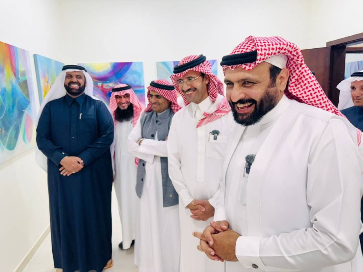 افتتاح معرض للحلم بقية 4 للفنان عوضة الشمراني بآل عامر