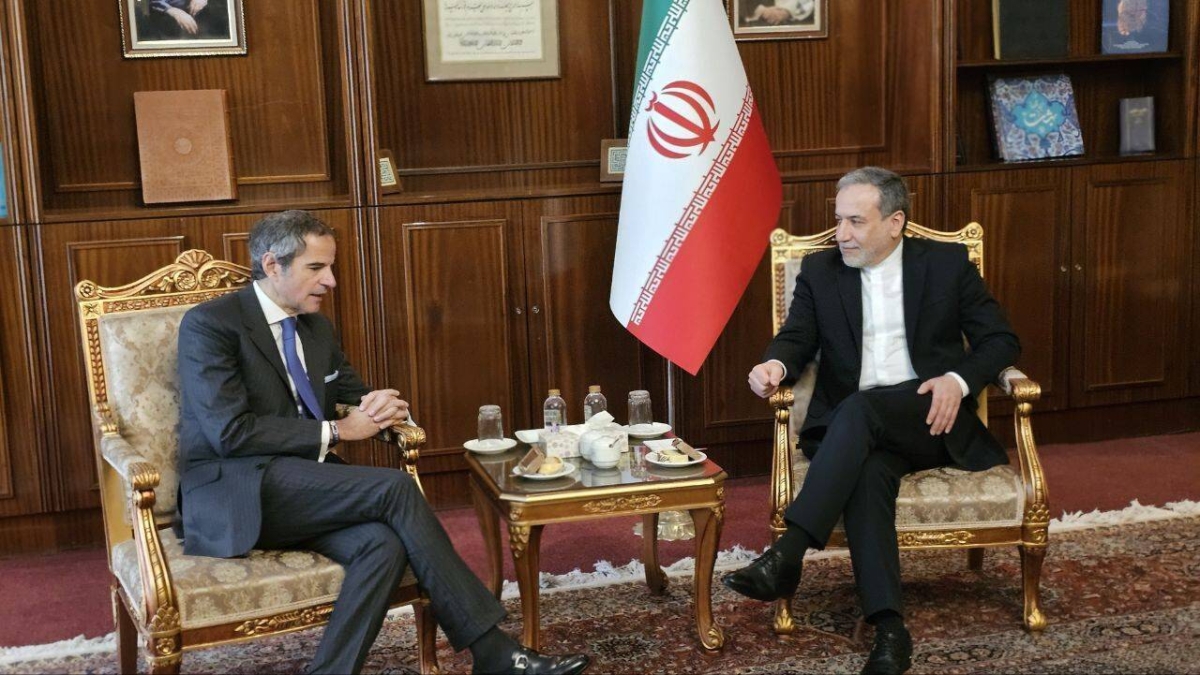 عراقجي وغروسي يجتمعان بالقاهرة لإنقاذ الملف النووي