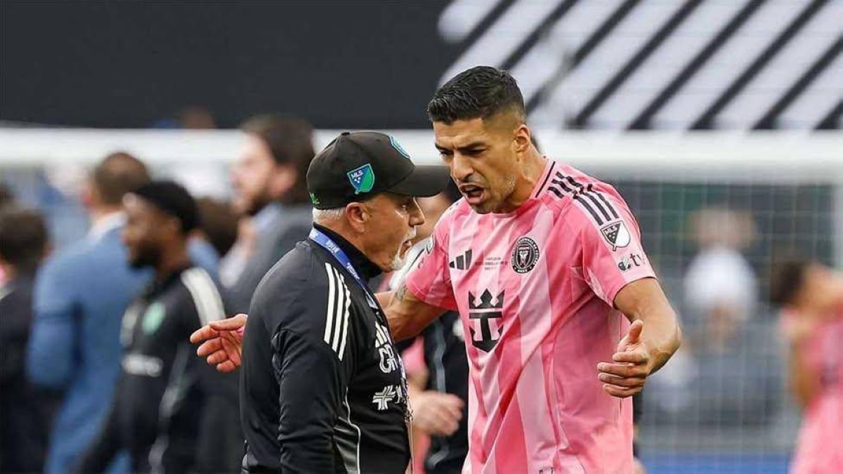 إيقاف لويس سواريز 3 مباريات بسبب البصق وليس العض