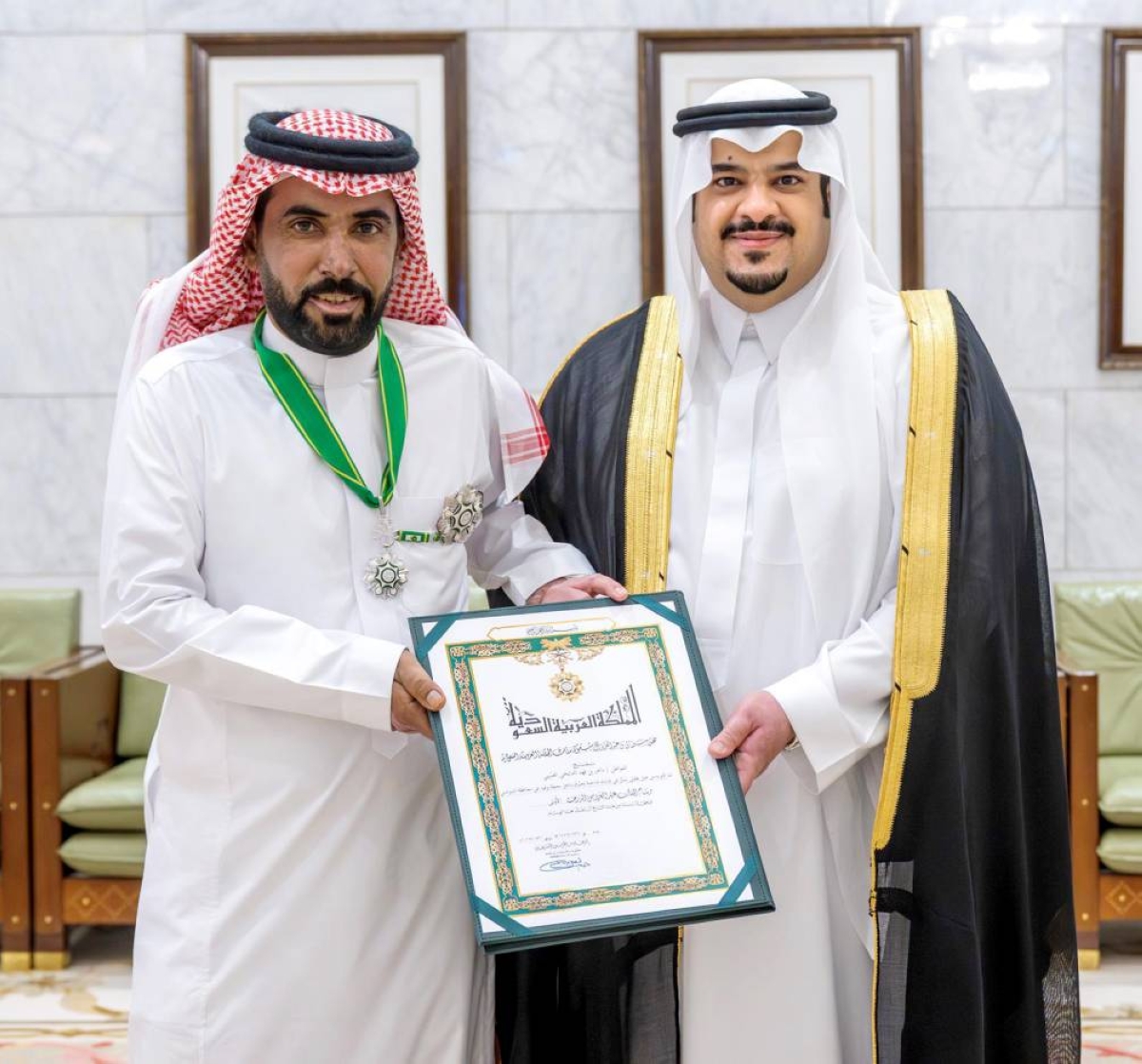 وسام الملك عبدالعزيز للمواطن الدلبحي من نائب أمير الرياض