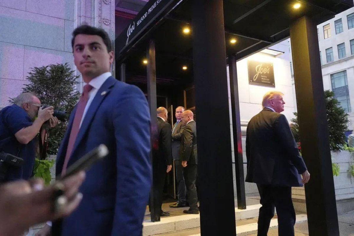 ترمب يواجه هتافات "فلسطين حرة" في عشاء بواشنطن