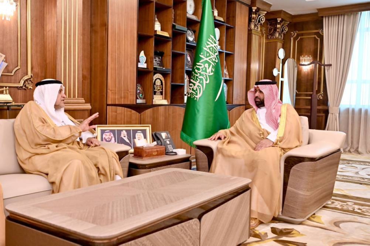 لقاء أمير جازان برئيس الهيئة الملكية للجبيل وينبع