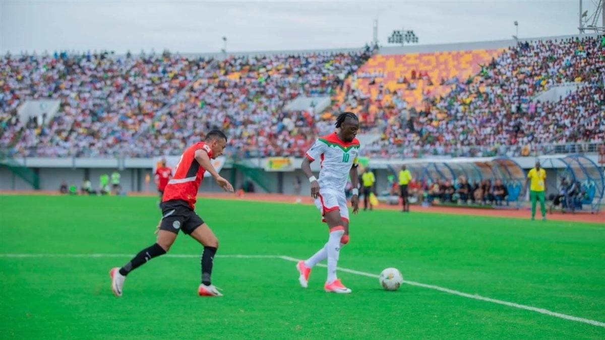 وفاة مشجع مصري خلال مباراة مصر ضد بوركينا فاسو