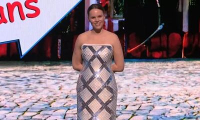 فستان رقمي يغير قواعد الموضة بتكنولوجيا مبتكرة