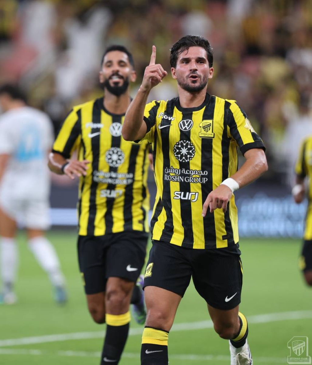 الاتحاد يتفوق على الفتح برباعية رغم غياب القائد