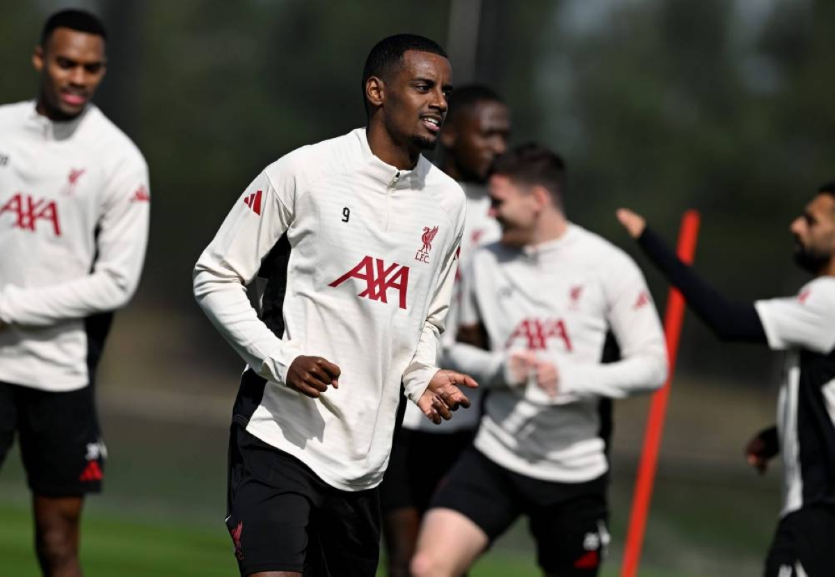 إيزاك يظهر لأول مرة: ليفربول يسعى للفوز على بيرنلي