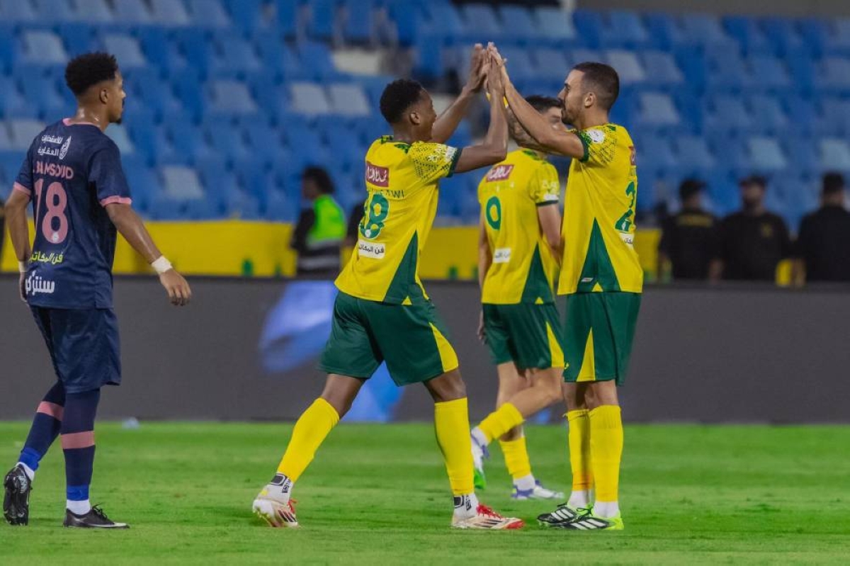 الخليج يهزم الفيحاء ويقترب من صدارة الدوري السعودي